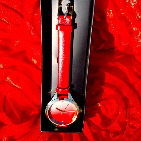 Watch - Picture 3 of 3